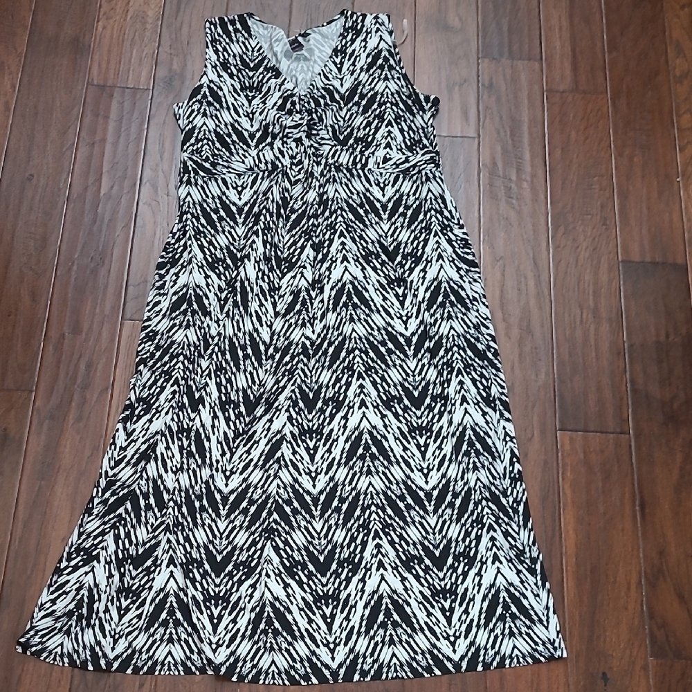 Rafaella Black & White Sleeveless Abstract Zigzag Maxi Dress size 3X